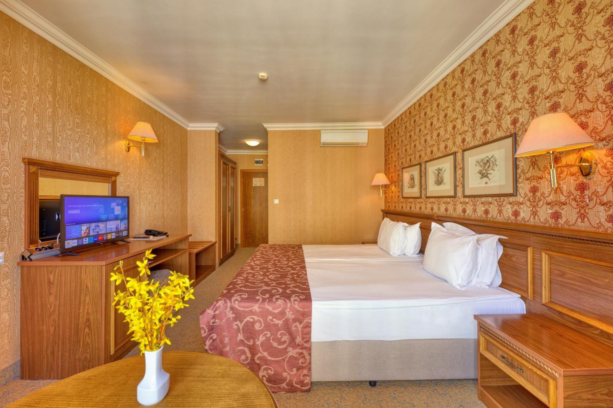 Hotel Club Central Hisarya Buitenkant foto
