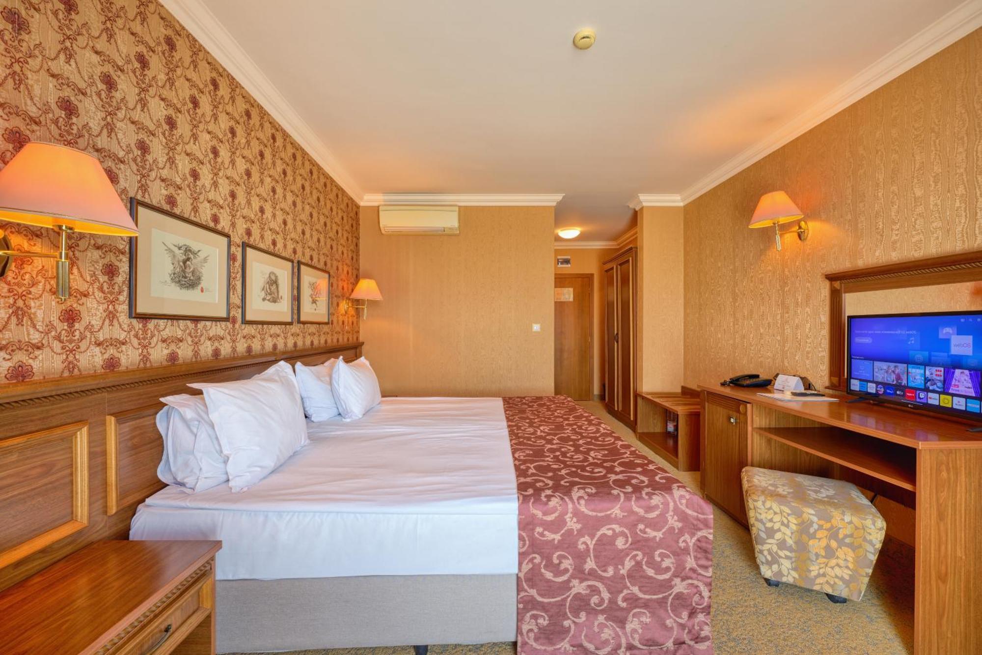 Hotel Club Central Hisarya Buitenkant foto
