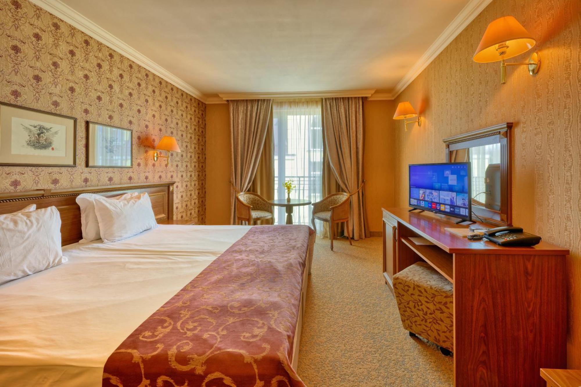 Hotel Club Central Hisarya Buitenkant foto