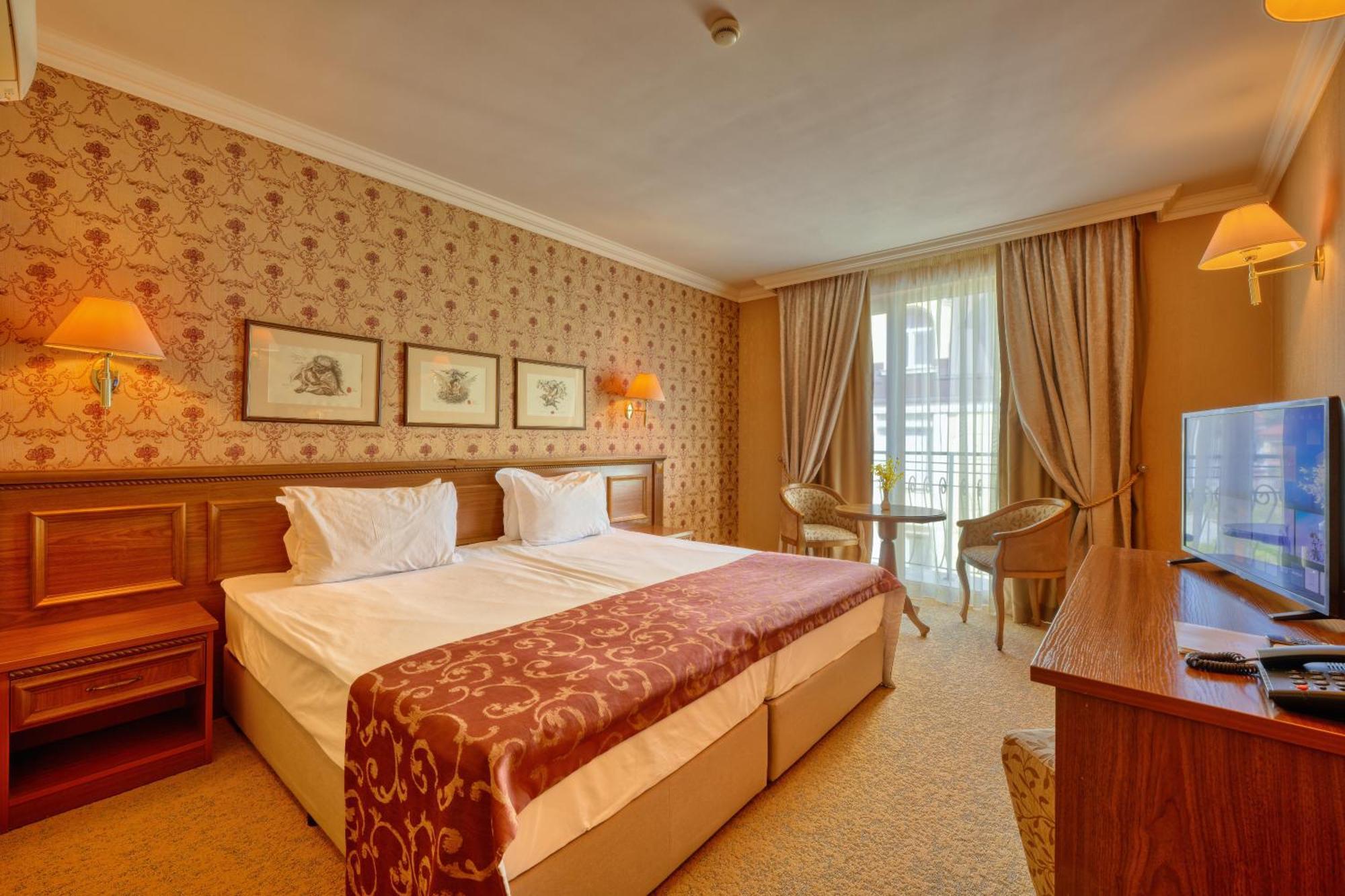 Hotel Club Central Hisarya Buitenkant foto