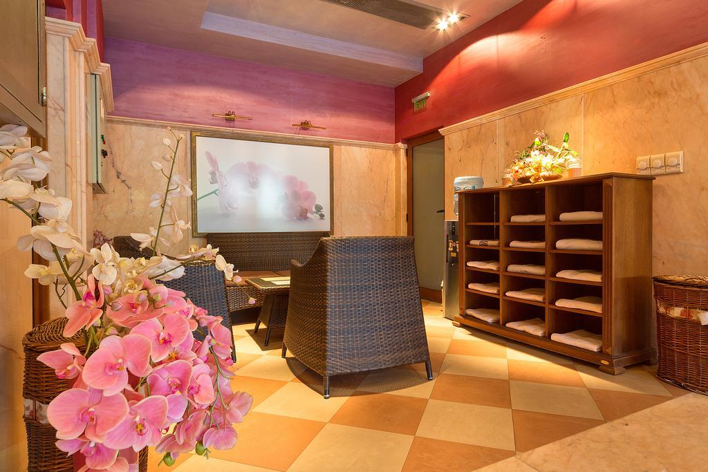 Hotel Club Central Hisarya Buitenkant foto