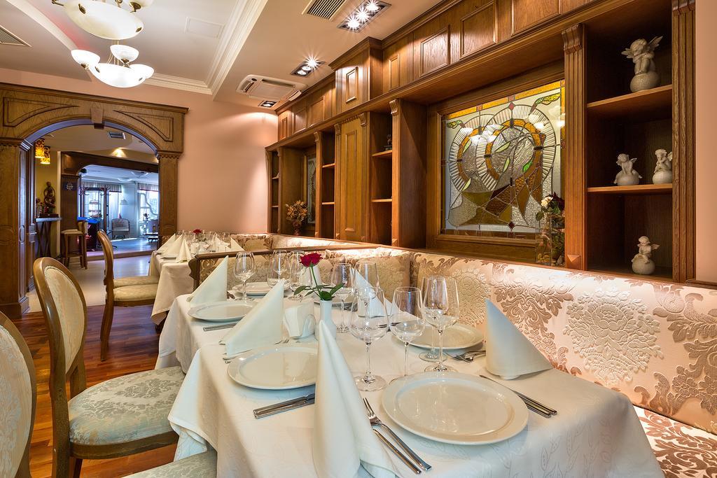 Hotel Club Central Hisarya Buitenkant foto
