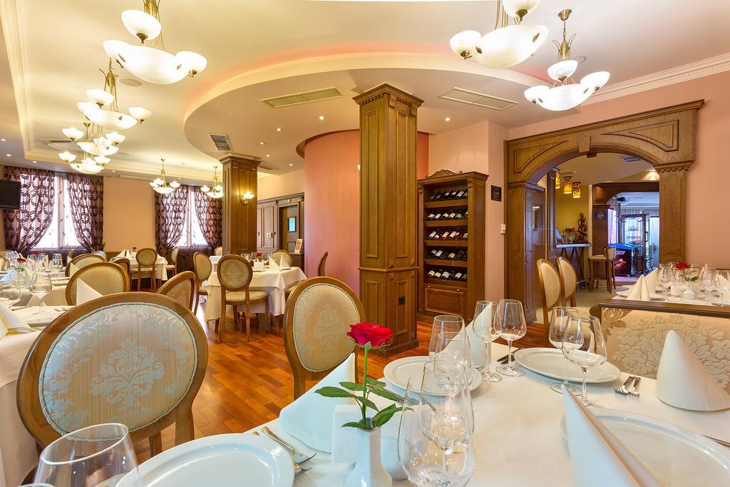 Hotel Club Central Hisarya Buitenkant foto