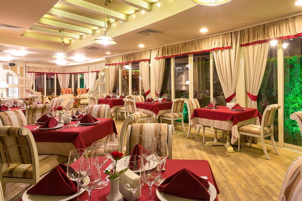 Hotel Club Central Hisarya Buitenkant foto
