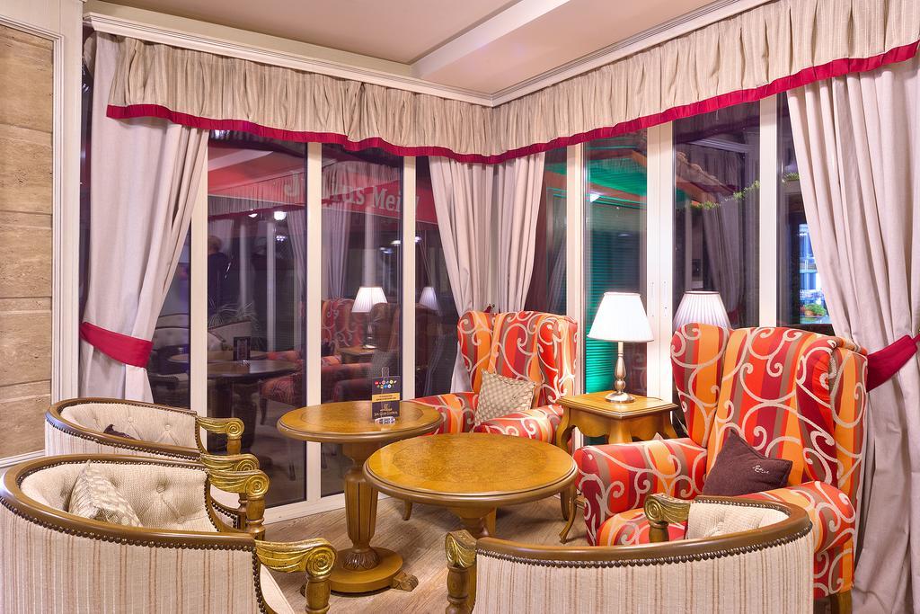 Hotel Club Central Hisarya Buitenkant foto