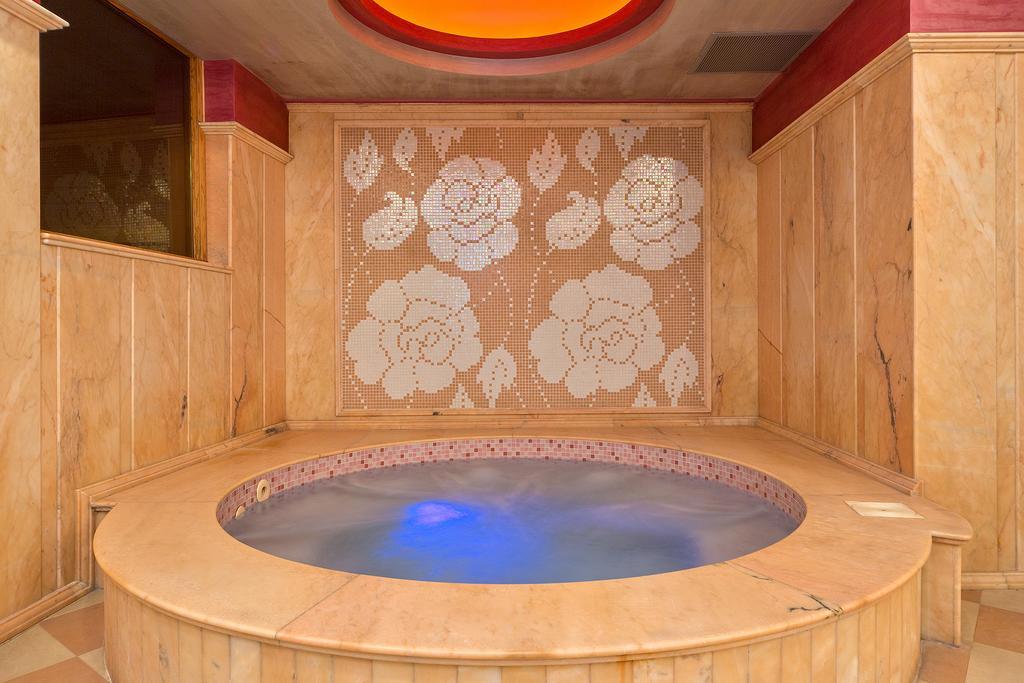 Hotel Club Central Hisarya Buitenkant foto