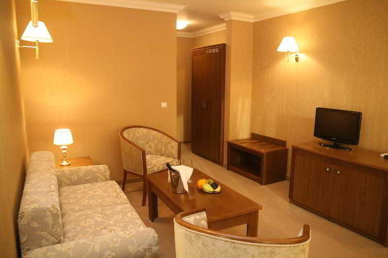 Hotel Club Central Hisarya Buitenkant foto