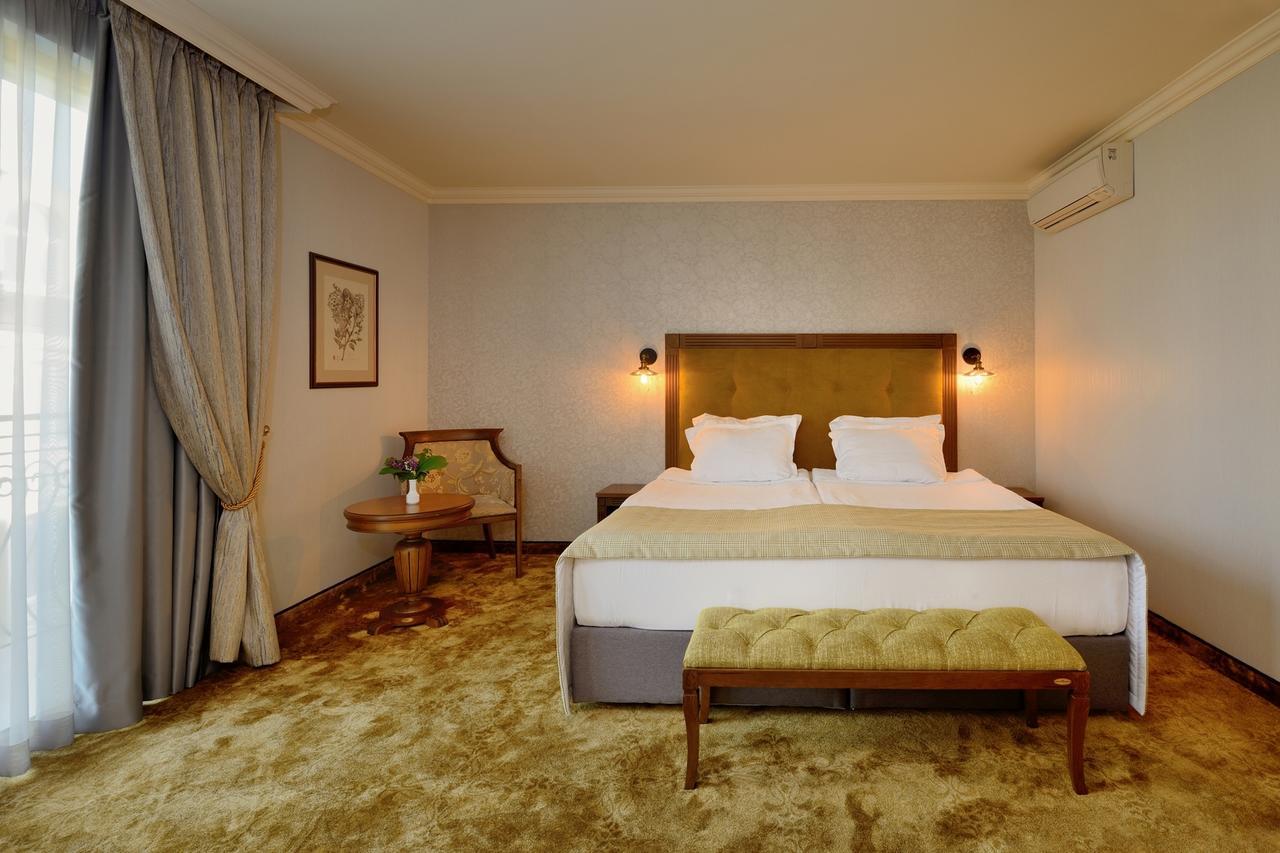 Hotel Club Central Hisarya Buitenkant foto