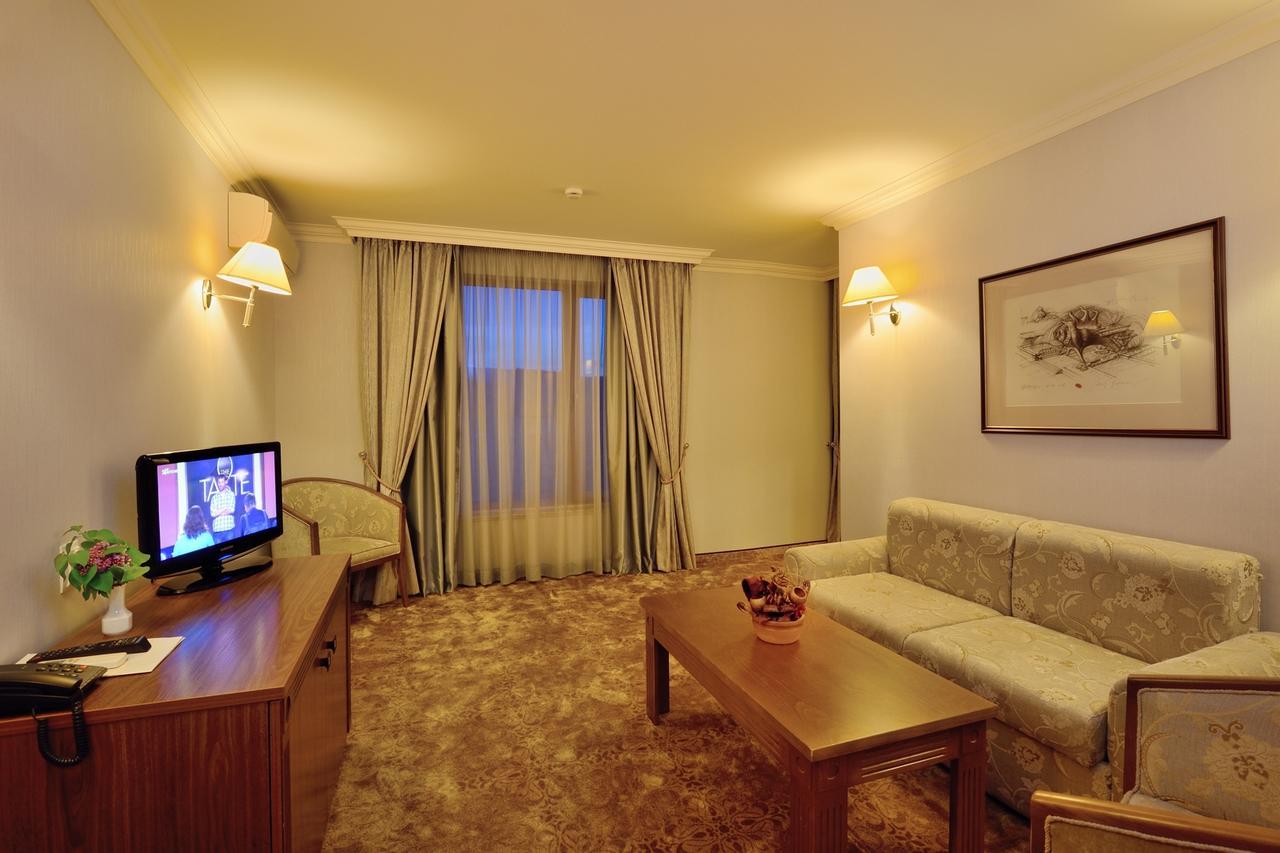 Hotel Club Central Hisarya Buitenkant foto