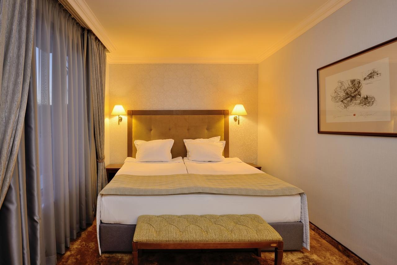 Hotel Club Central Hisarya Buitenkant foto